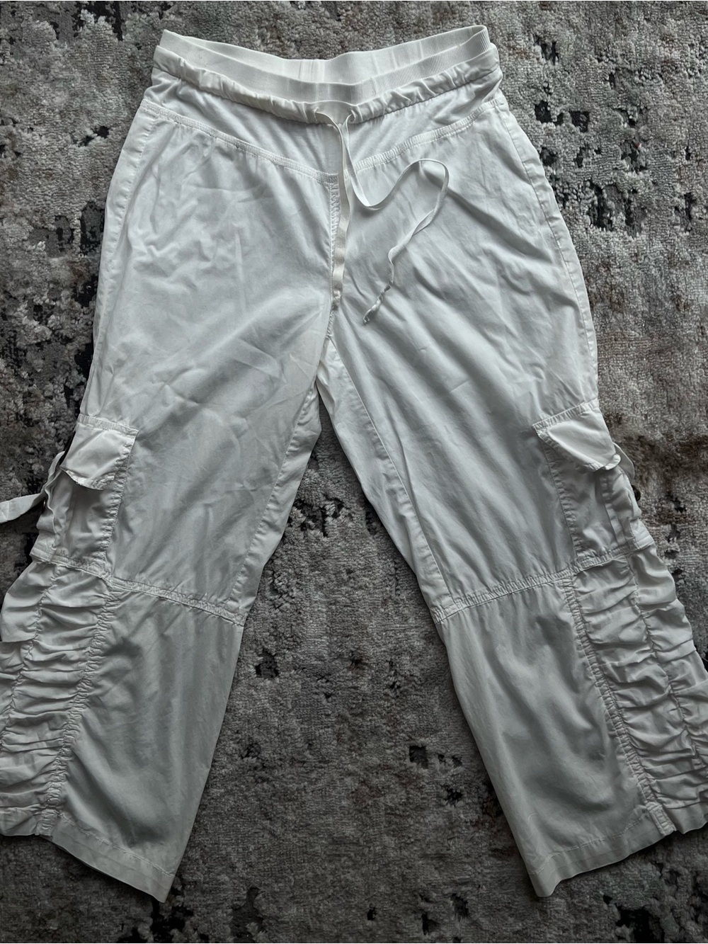 XCVI White Drawstring Cargo Capri Pants with Side Ruching